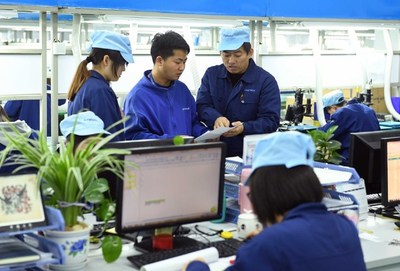 云南曲靖 電子科技產(chǎn)業(yè)帶動(dòng)農(nóng)民就業(yè)增收與電子技術(shù)開(kāi)發(fā)雙輪驅(qū)動(dòng)